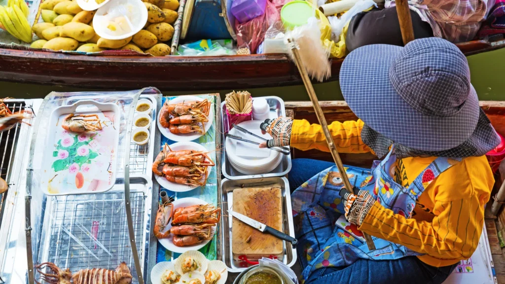 Qué comer y comprar en el mercado flotante de Damnoen Saduak